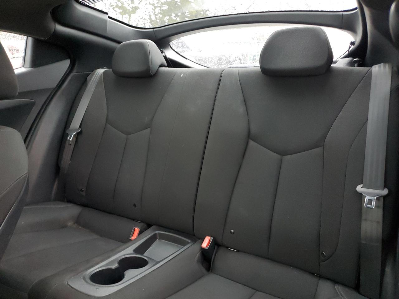 2017 Hyundai Veloster - Image 10