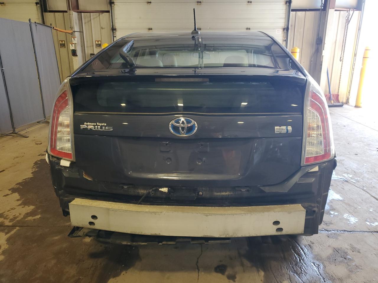 2013 Toyota Prius - Image 6