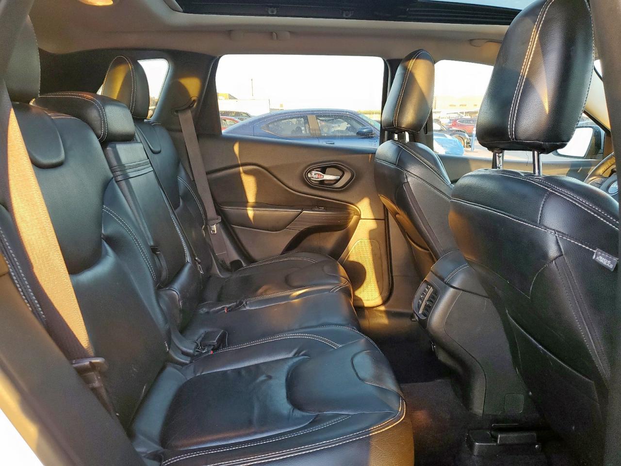 2016 Jeep Grand Cherokee - Image 11