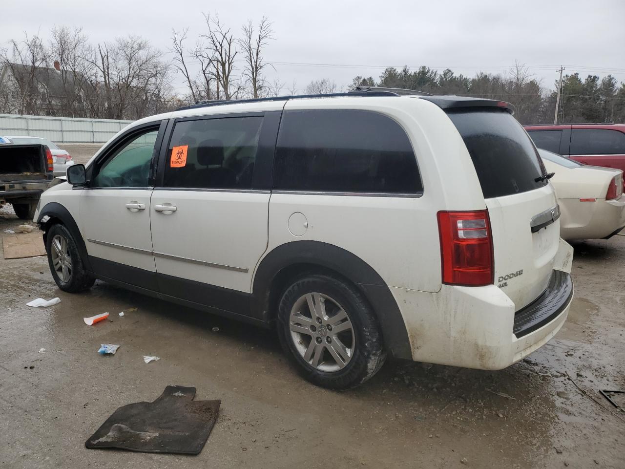 2010 Dodge Caravan - Image 2