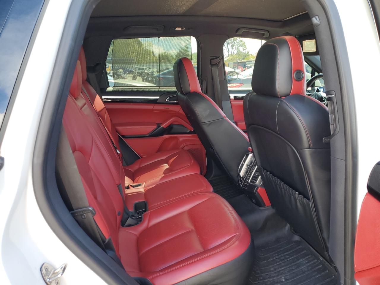 2018 Porsche Cayenne S VIN: WP1AB2A27JLA61046 Lot: 49083785