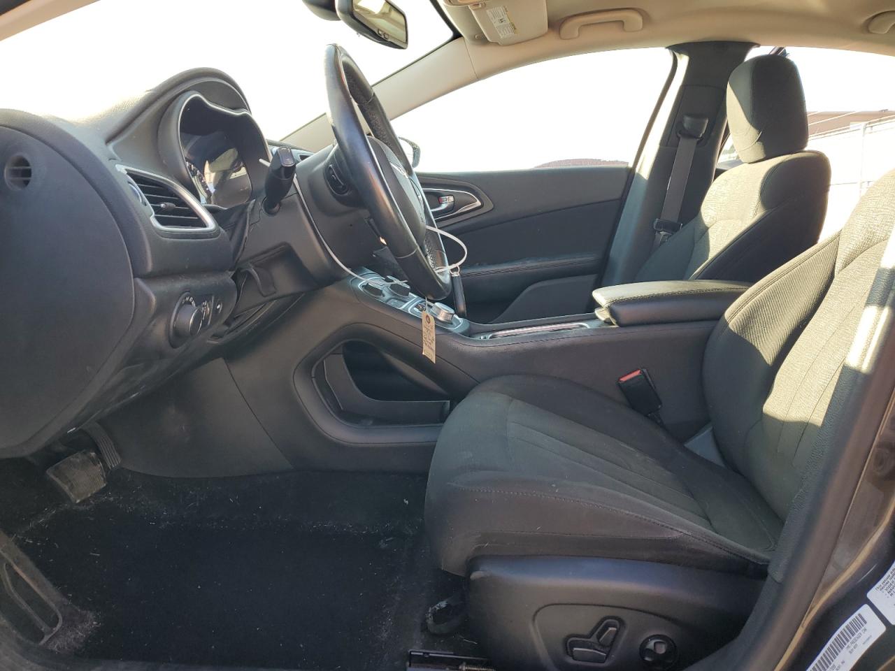 2016 Chrysler 200 - Image 7