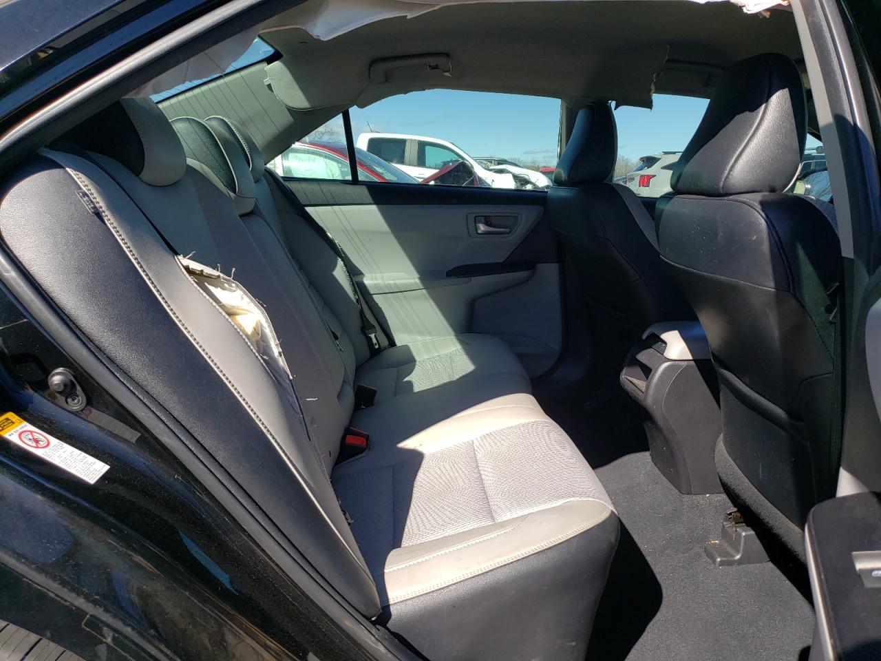 2017 Toyota Camry - Image 11