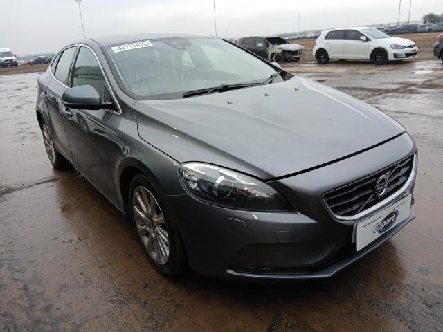 2015 VOLVO V40 SE LUX