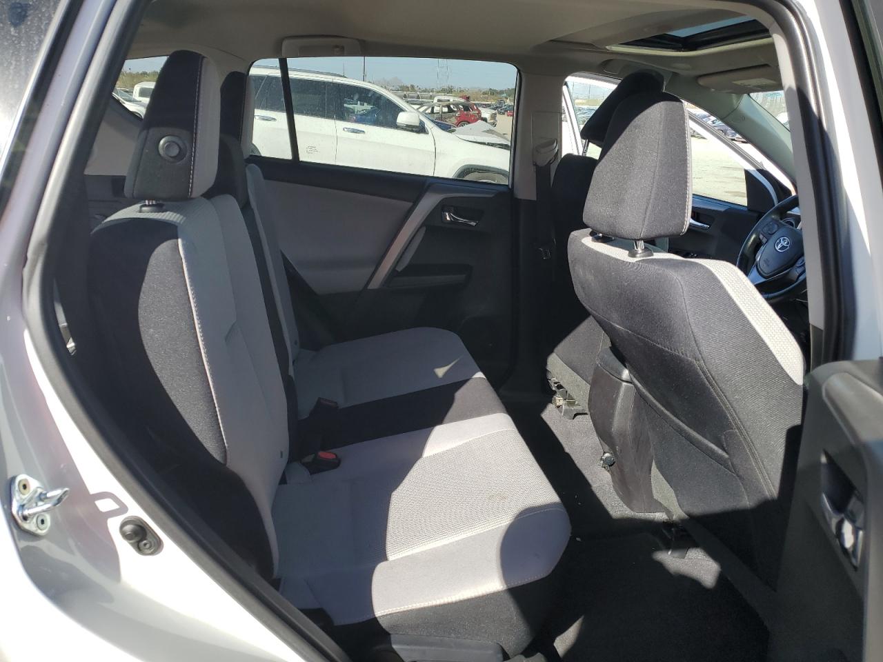 2016 Toyota RAV 4 - Image 10