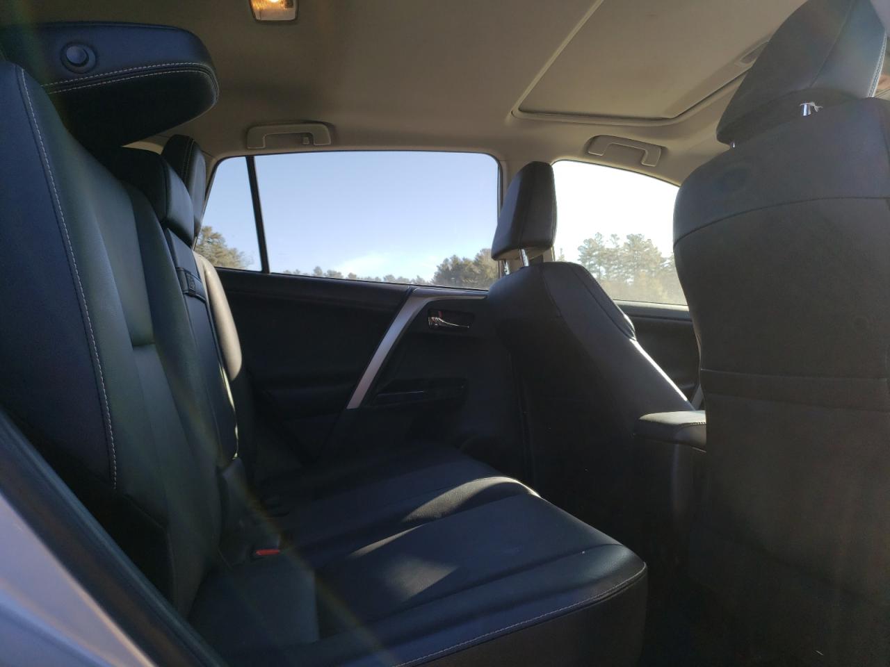 2016 Toyota RAV 4 - Image 11