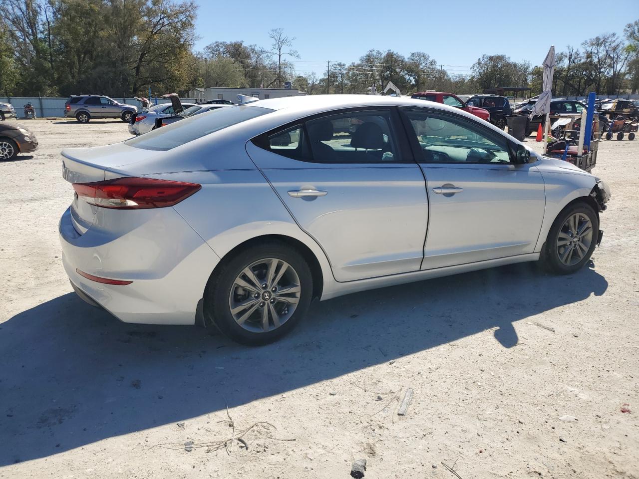 2018 Hyundai Elantra - Image 3