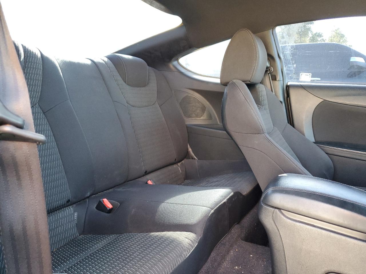 2013 Hyundai Genesis - Image 10