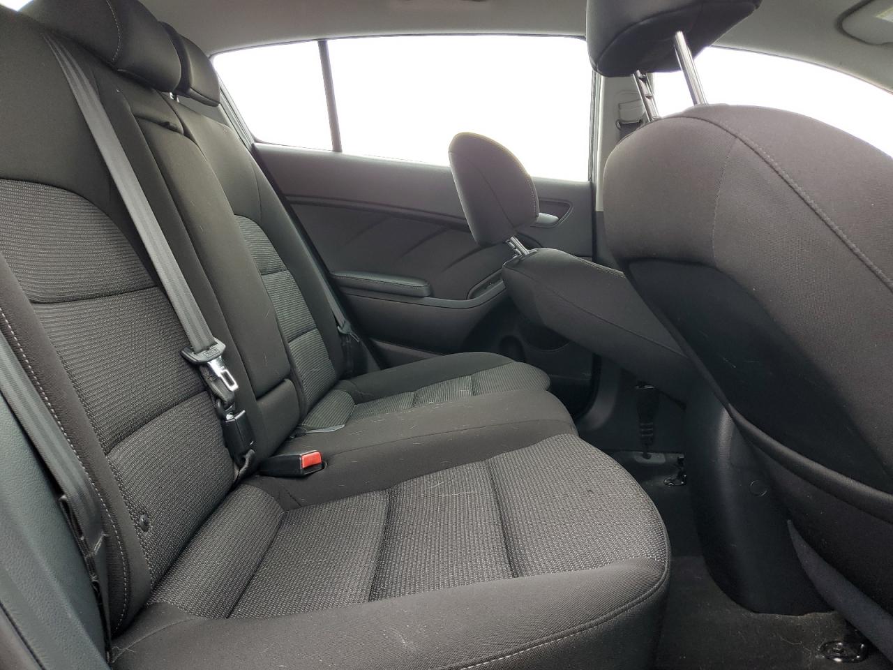 2017 Kia Forte - Image 10