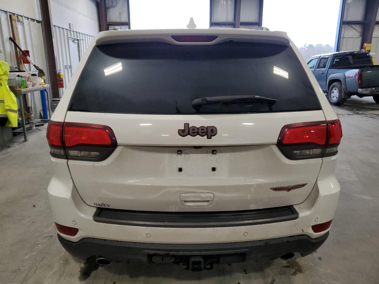 2017 Jeep Grand Cherokee - Image 6