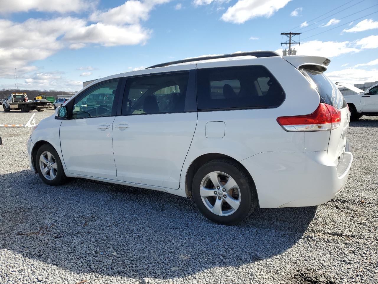 2011 Toyota Sienna - Image 2
