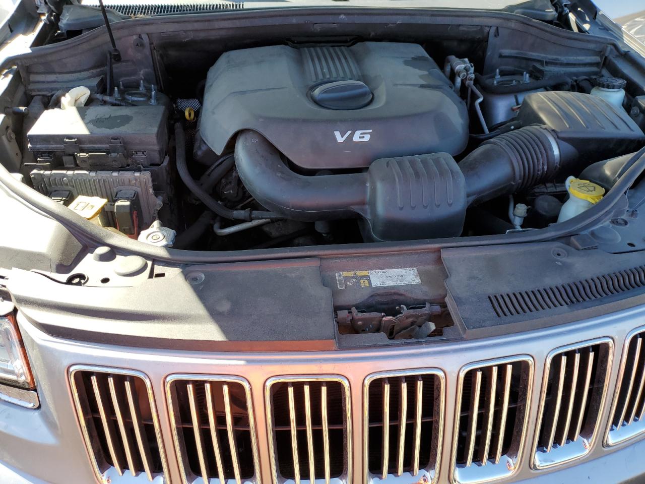2015 Jeep Grand Cherokee - Image 12