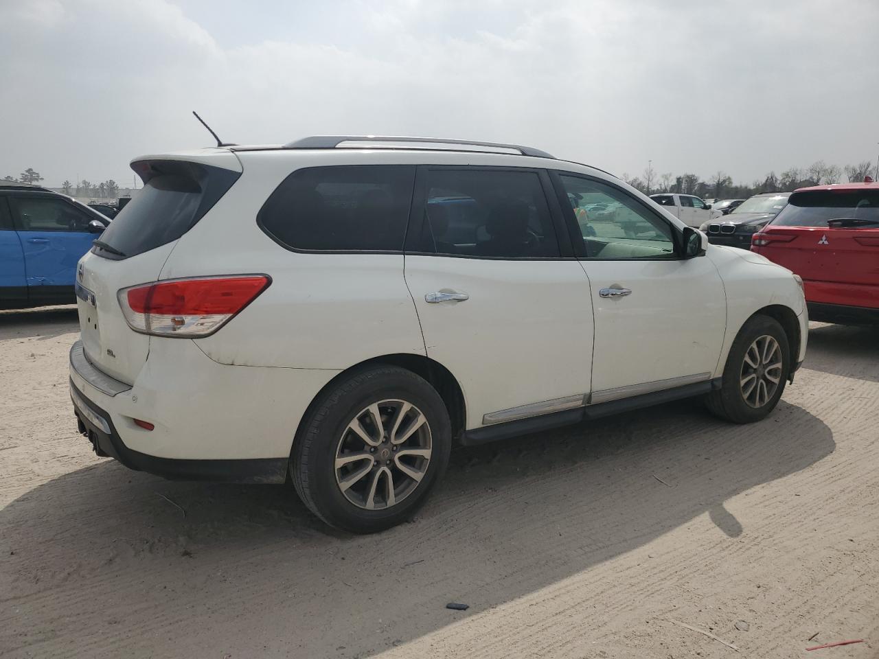 2015 Nissan Pathfinder - Image 3