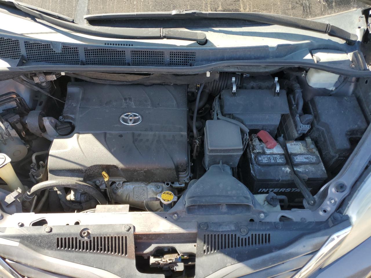 2011 Toyota Sienna - Image 12