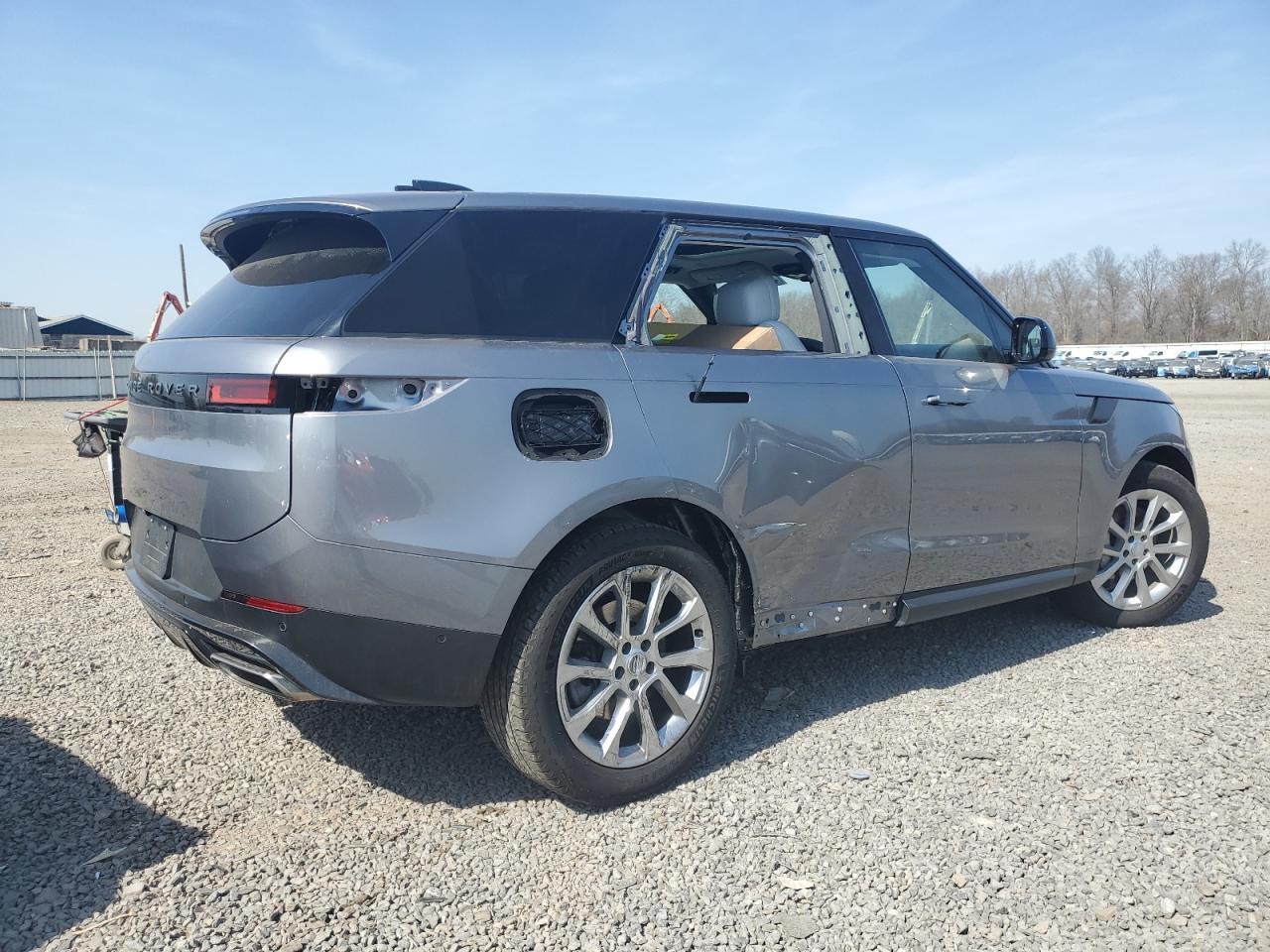 2024 Land Rover Range Rover - Image 3