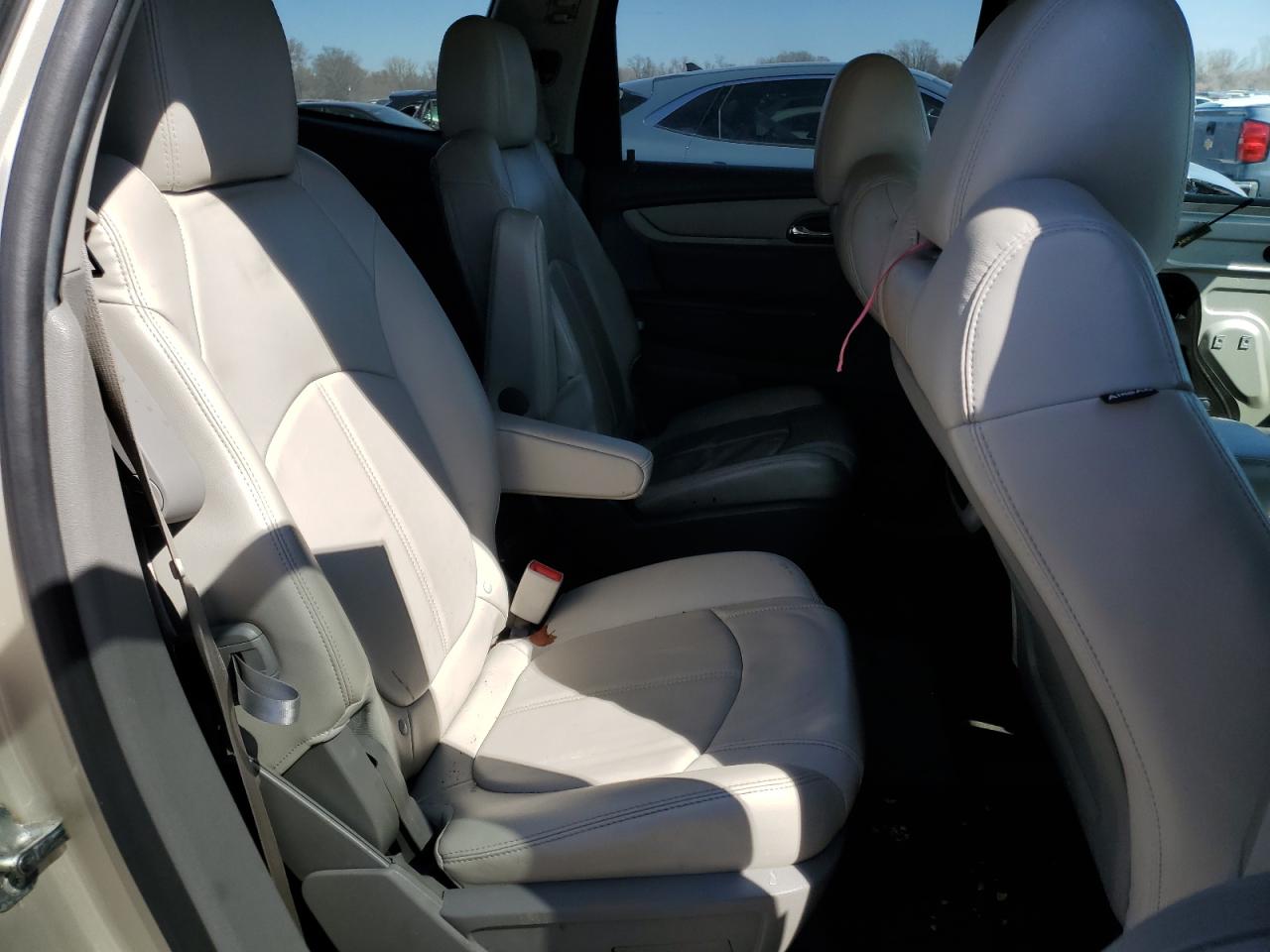 2015 Chevrolet Traverse - Image 11