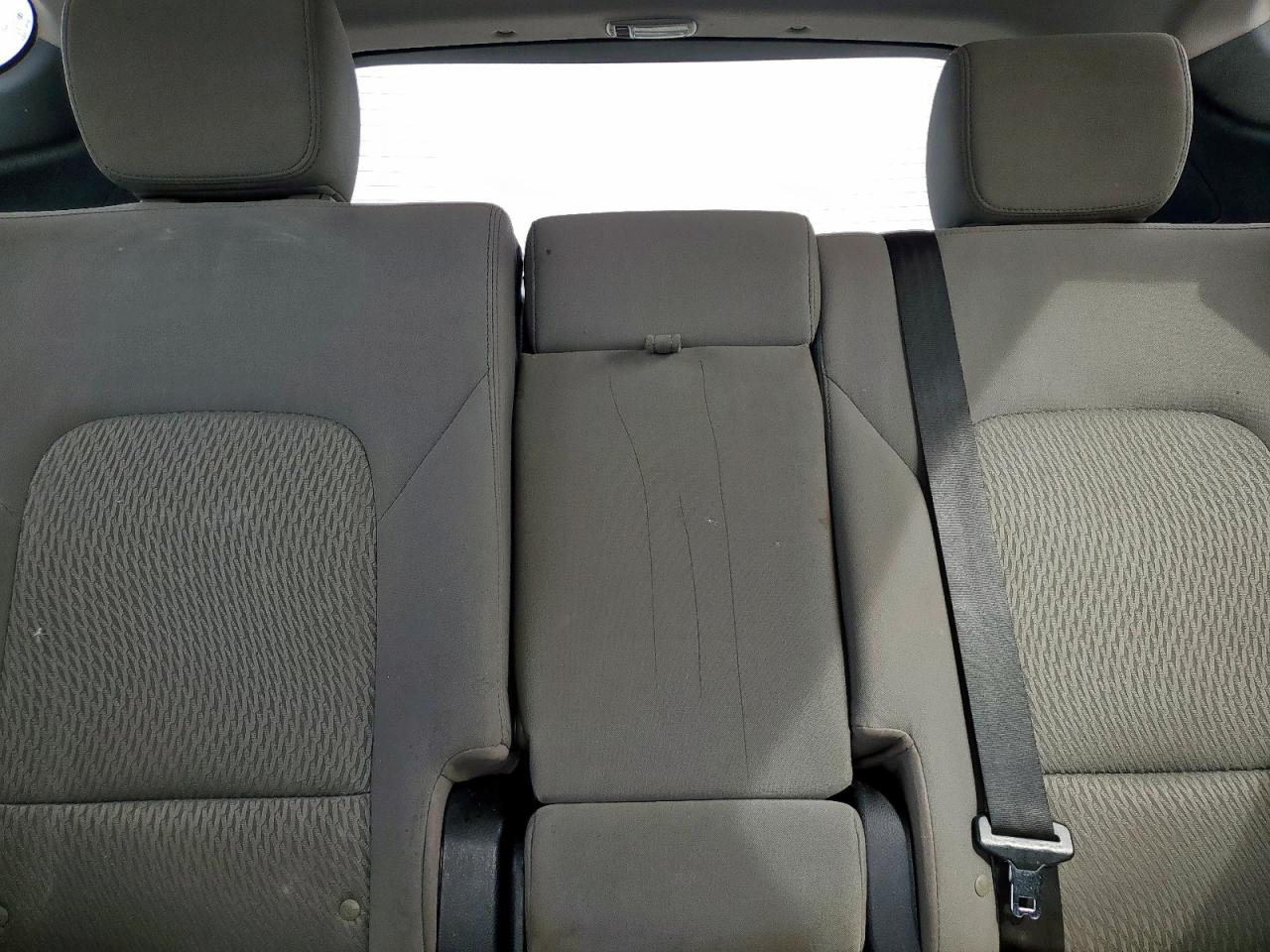 2016 Hyundai Santa Fe - Image 10
