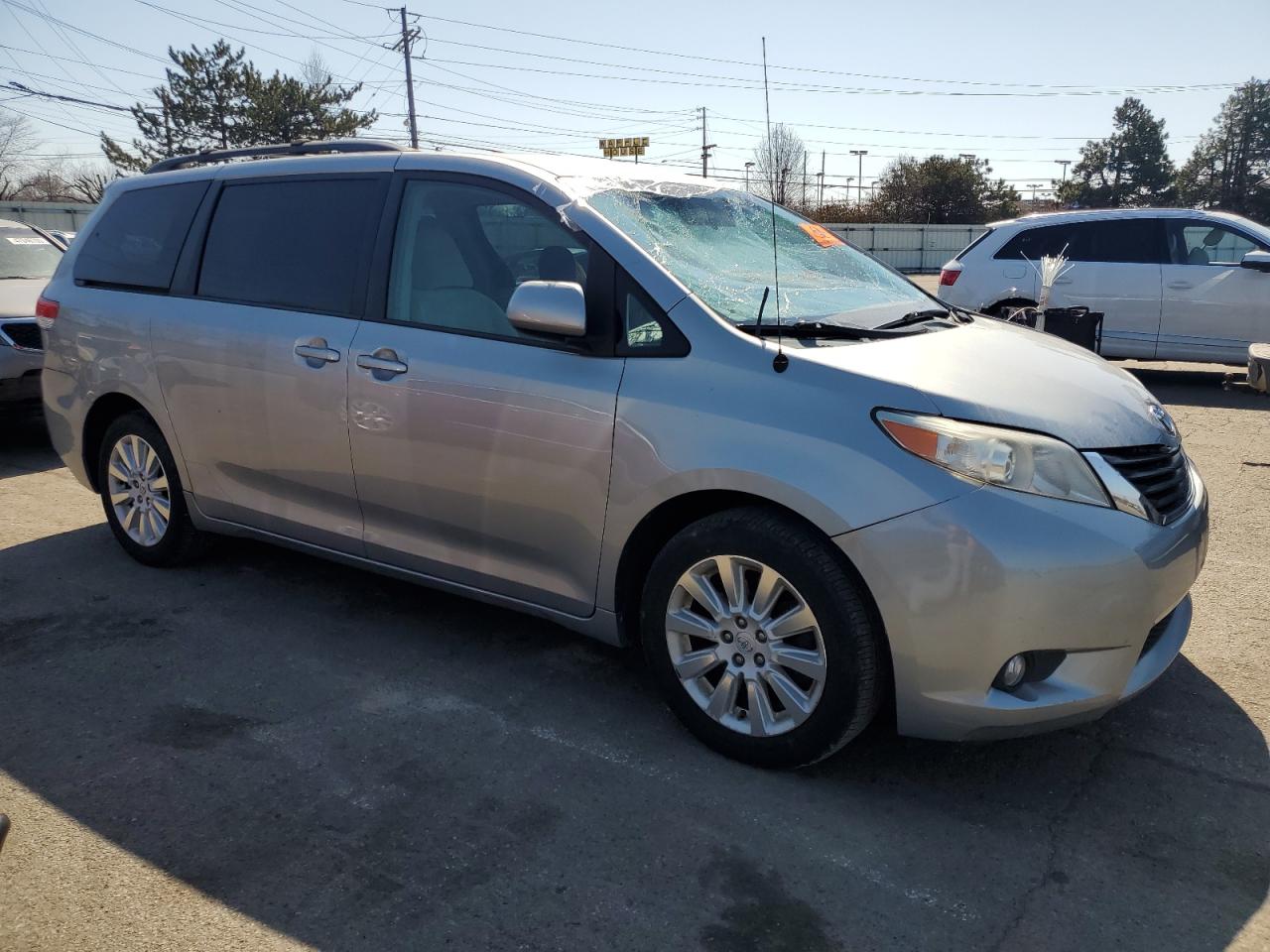 2013 Toyota Sienna - Image 4