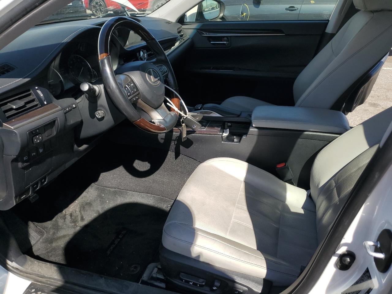 2018 Lexus ES - Image 7