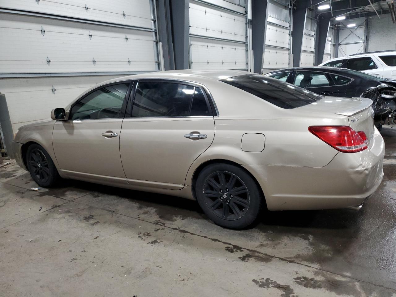 2007 Toyota Avalon - Image 2