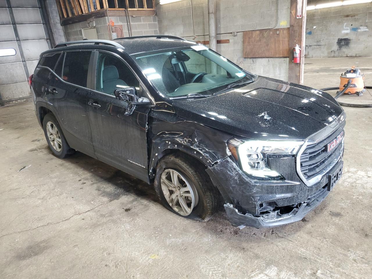 2022 GMC Terrain - Image 4
