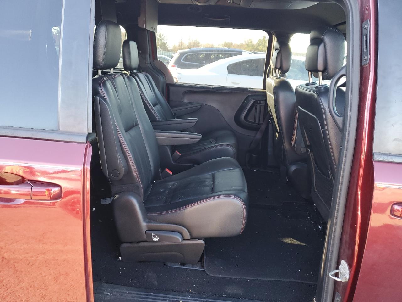 2019 Dodge Caravan - Image 12