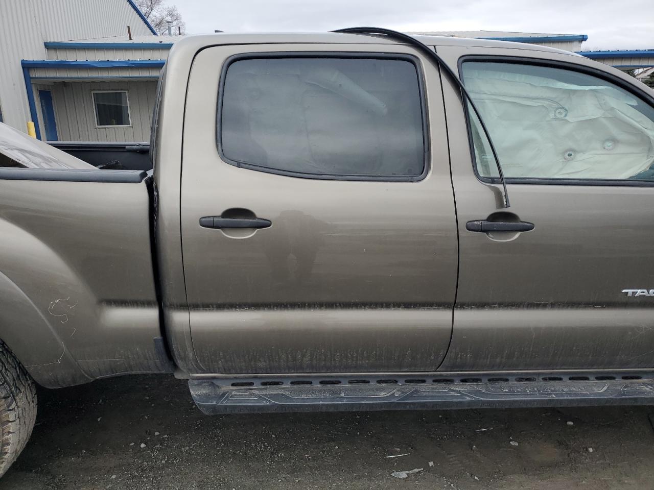 2015 Toyota Tacoma - Image 10