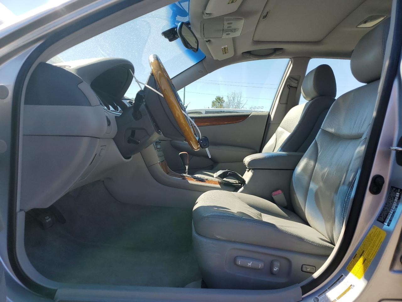 2005 Lexus ES - Image 7