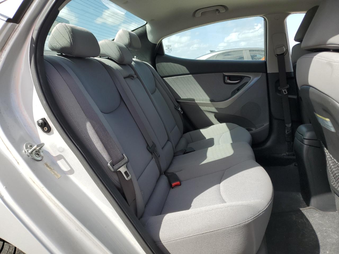 2012 Hyundai Elantra - Image 10