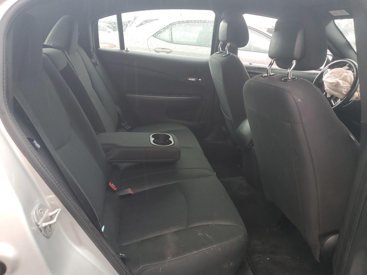 2011 Chrysler 200 - Image 10