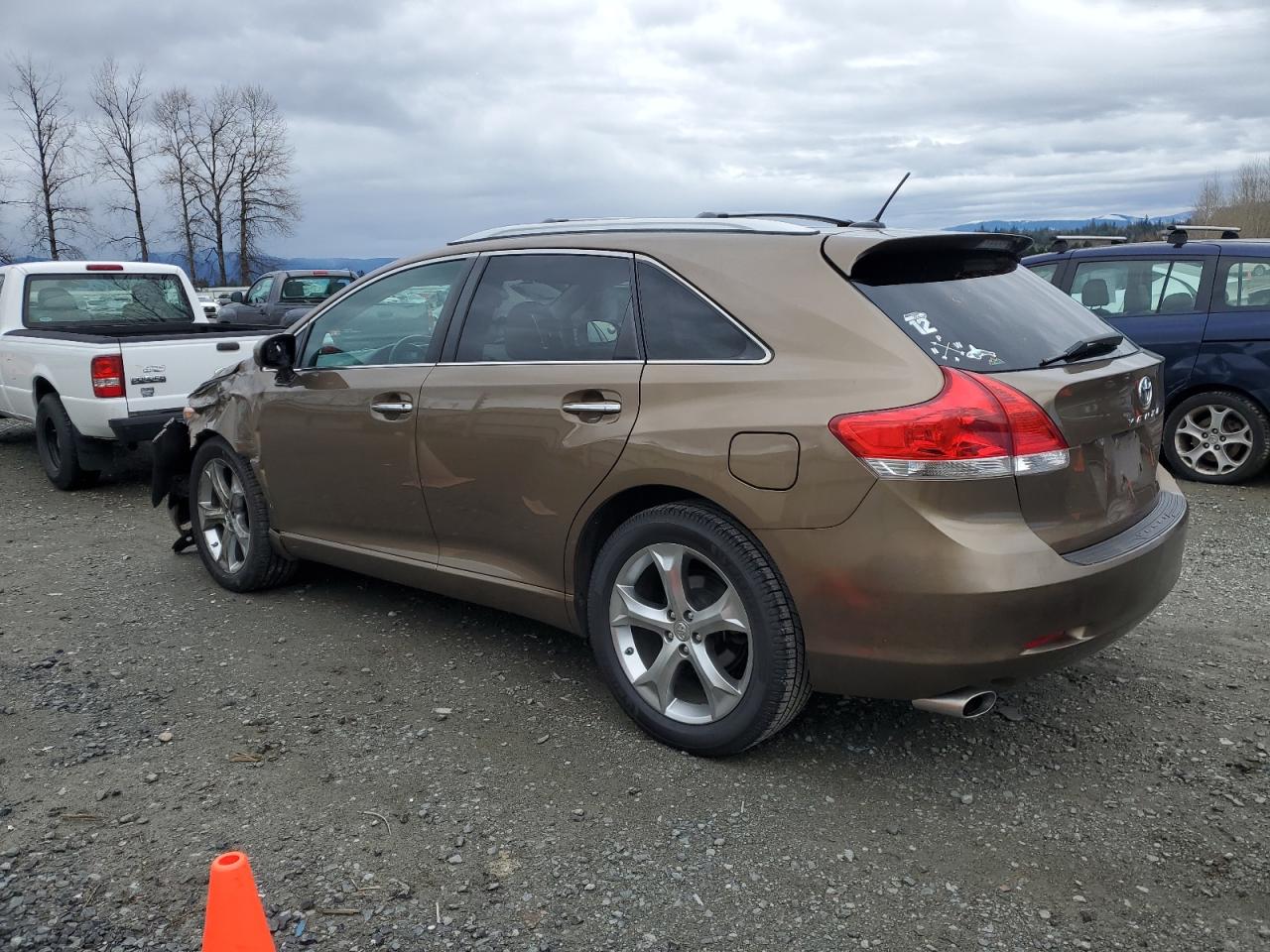 2010 Toyota Venza - Image 2