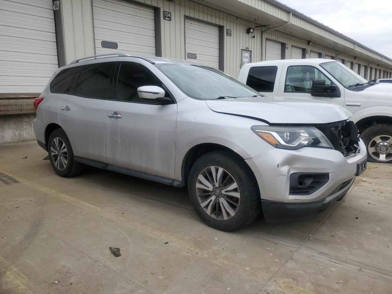 2017 Nissan Pathfinder - Image 4