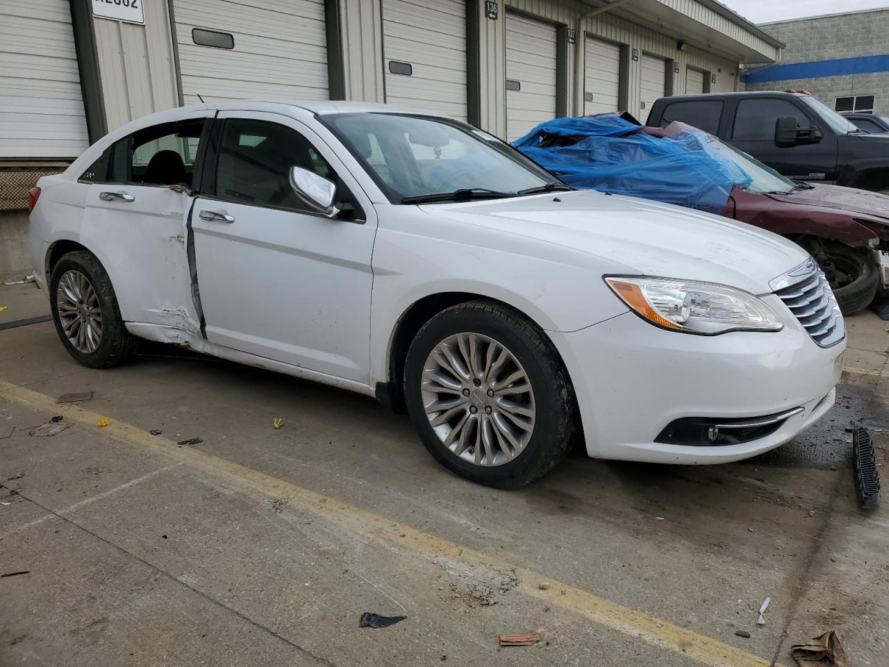2013 Chrysler 200 - Image 4