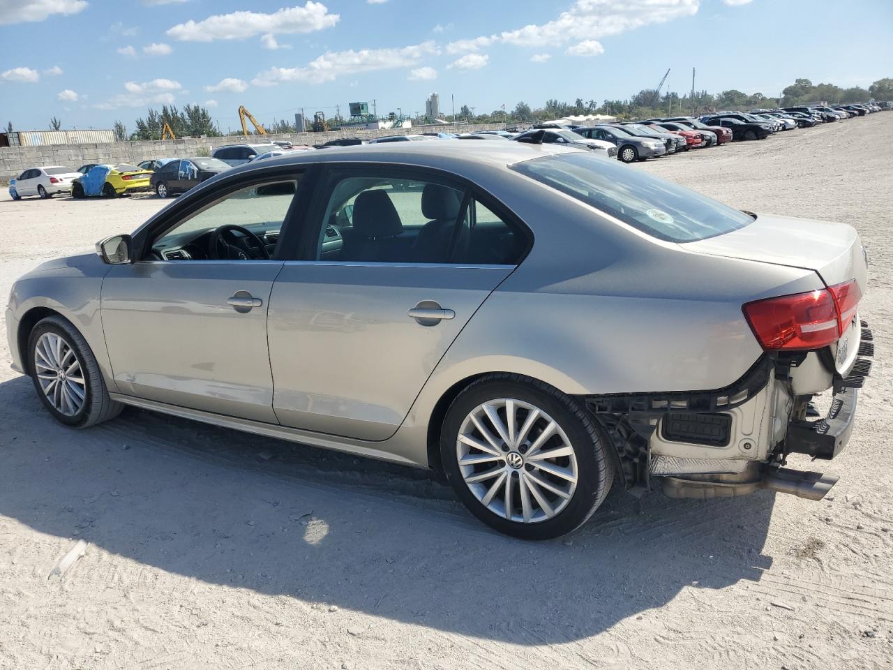 2015 Volkswagen Jetta - Image 2