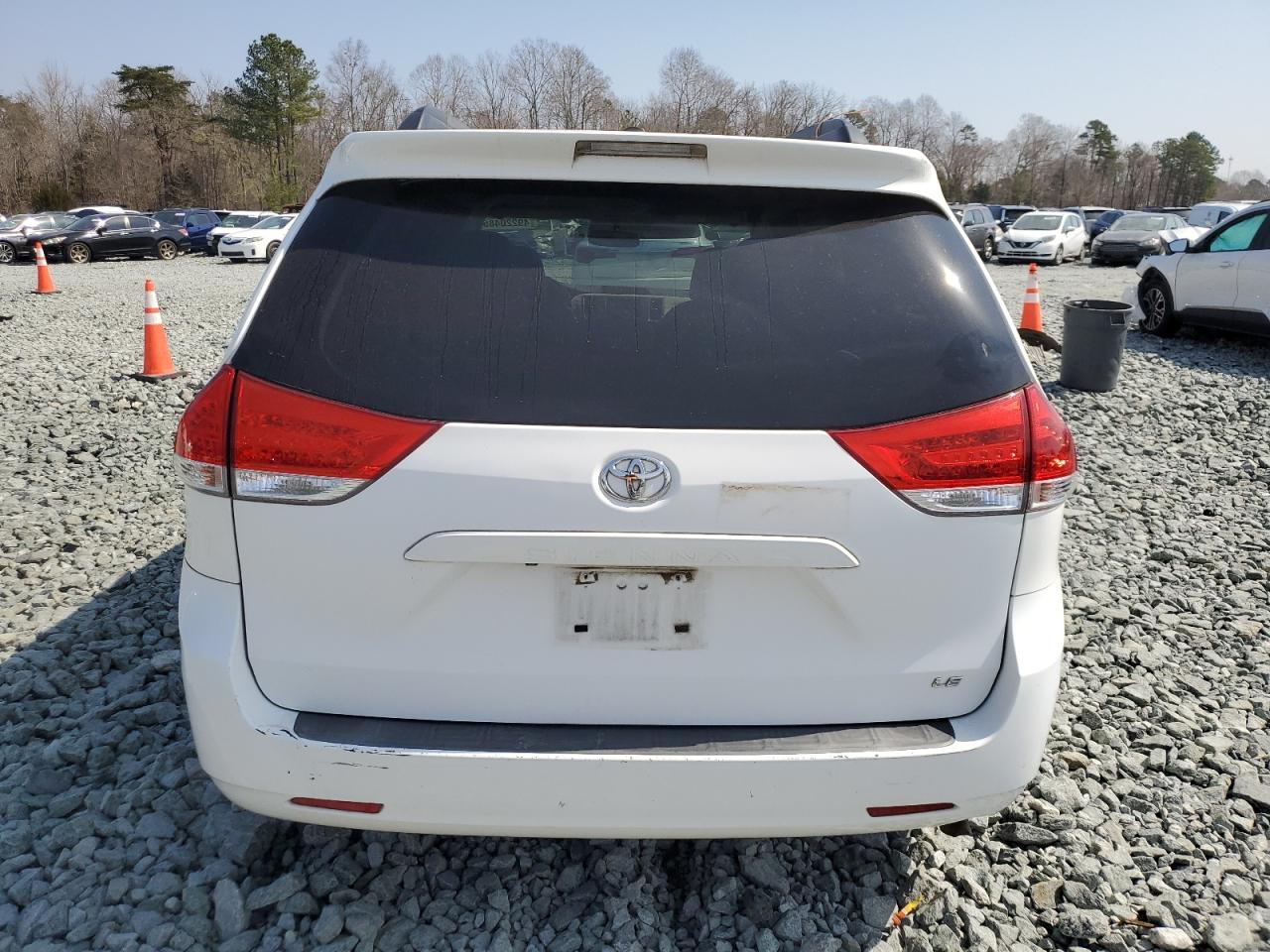 2011 Toyota Sienna - Image 6