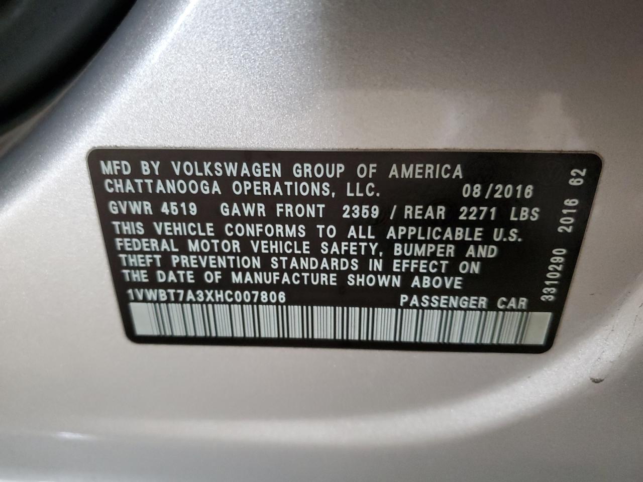 2017 Volkswagen Passat - Image 12