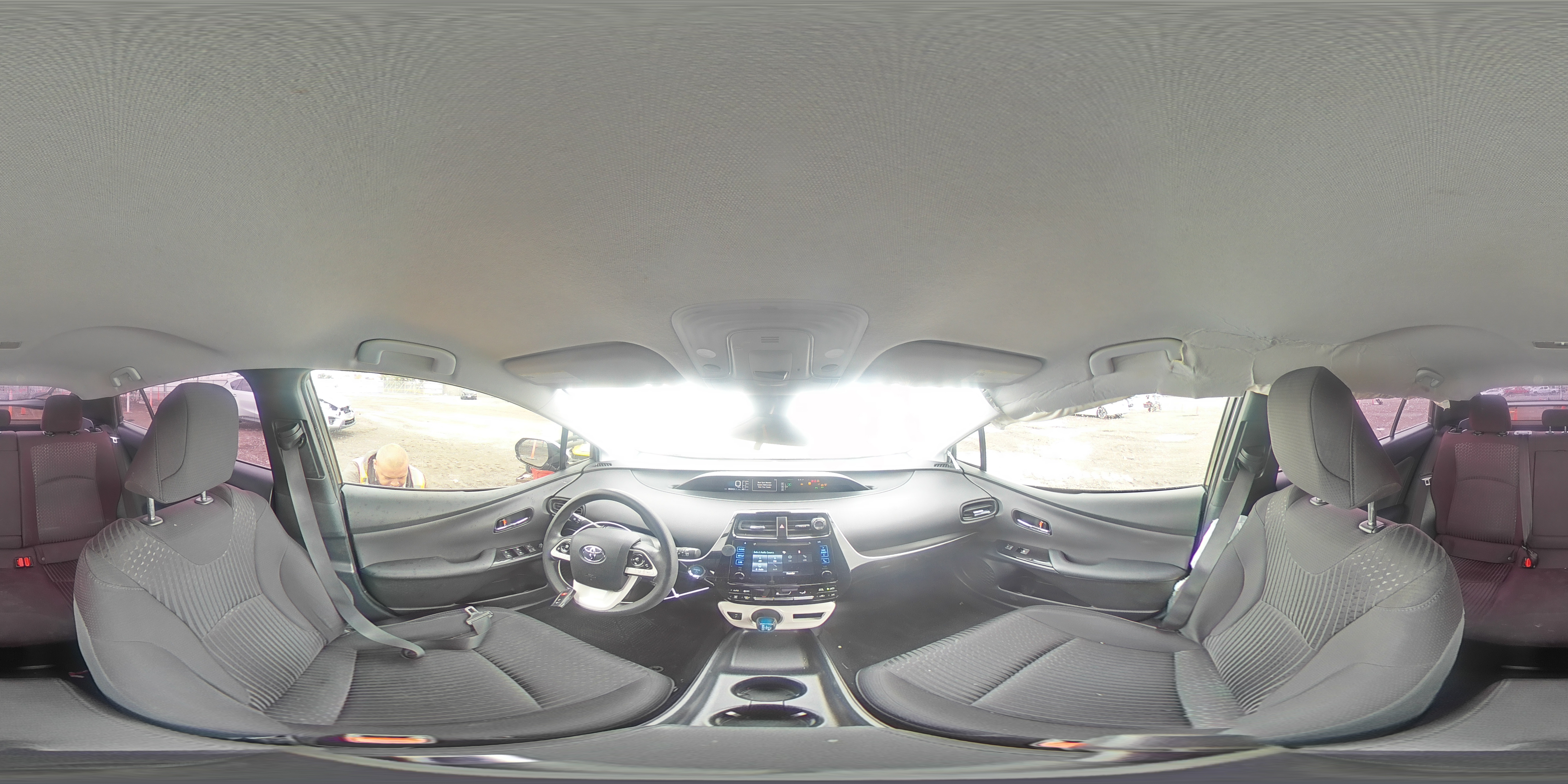 2018 Toyota Prius - Image 14