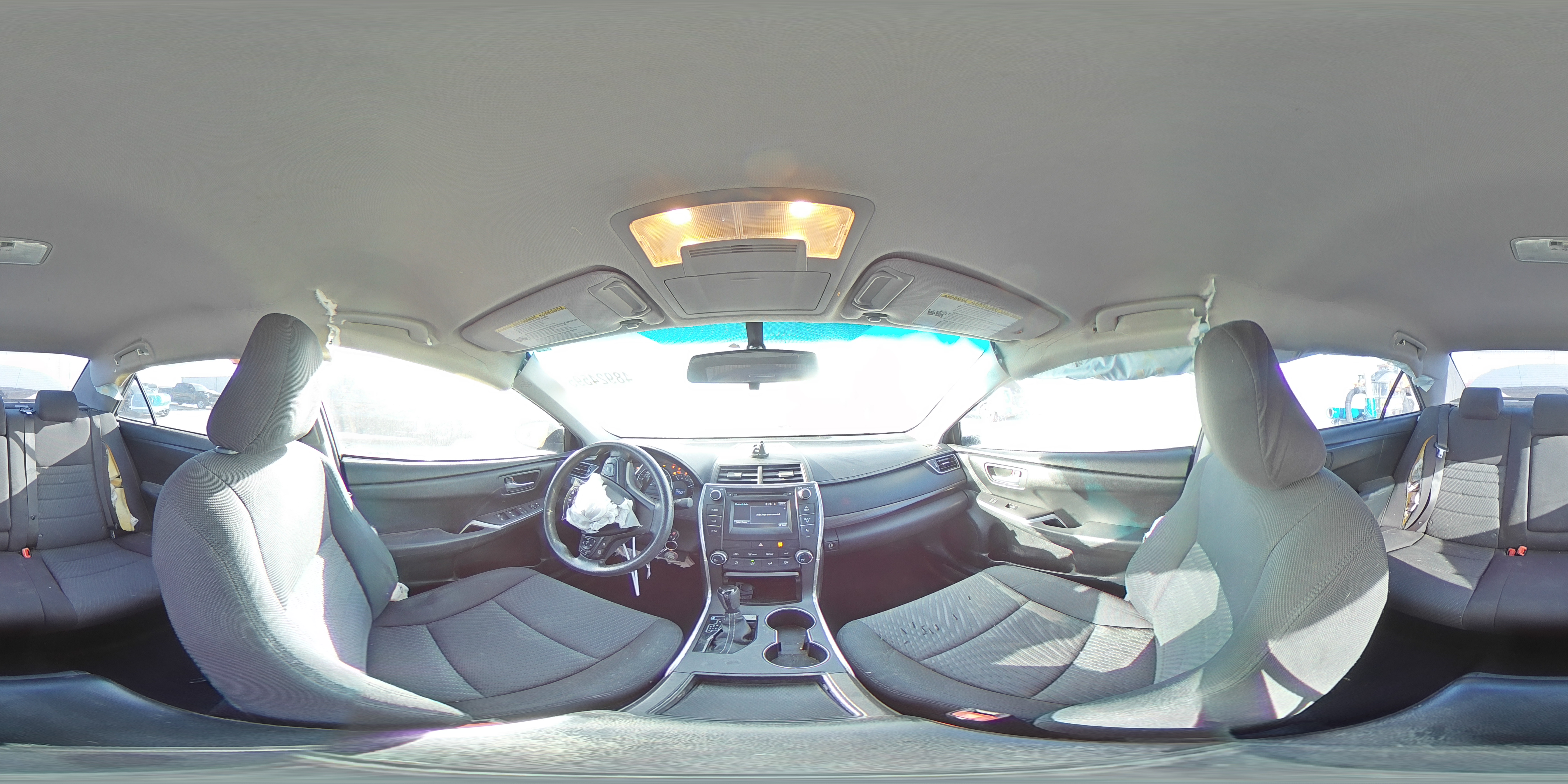 2015 Toyota Camry - Image 15