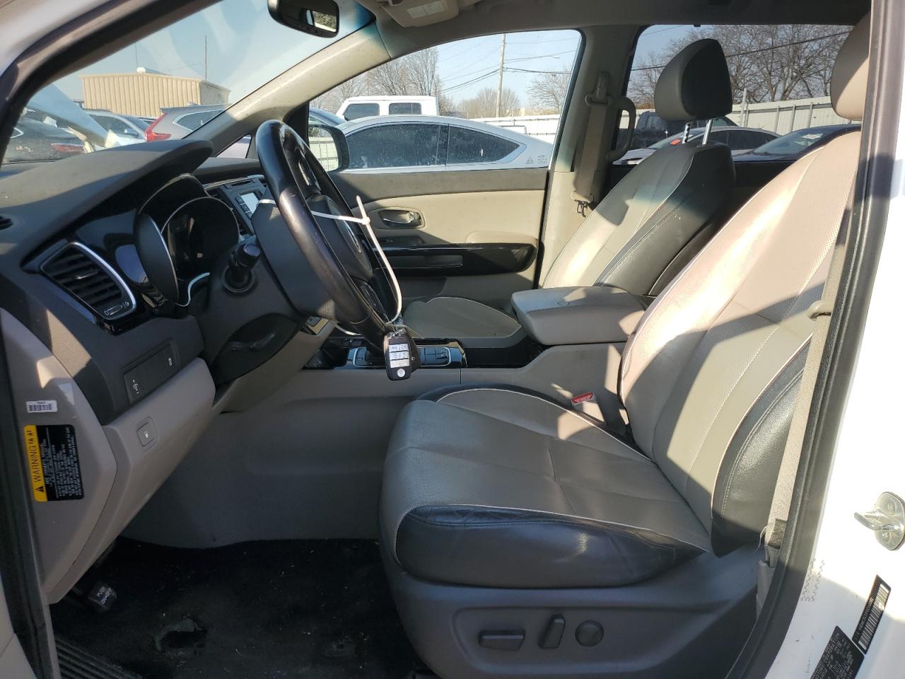 kndmc5c11f6046081 KNDMC5C11F6046081 2015 Kia Sedona Ex