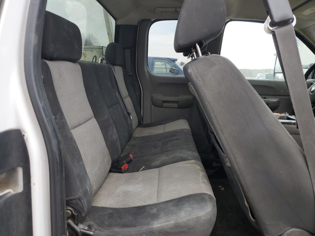 2007 Chevrolet Silverado - Image 10