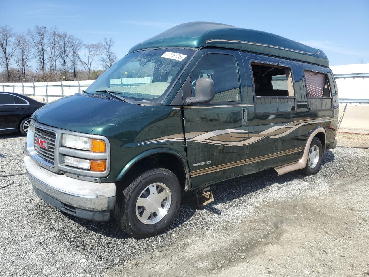 2002 GMC Savana - Image 1