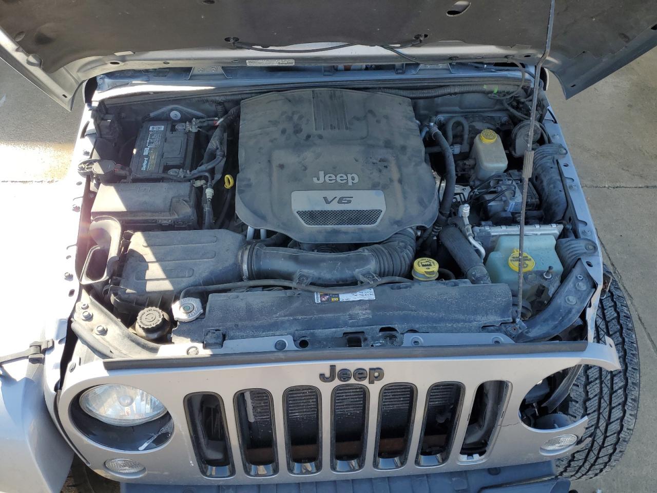 2014 Jeep Wrangler - Image 12