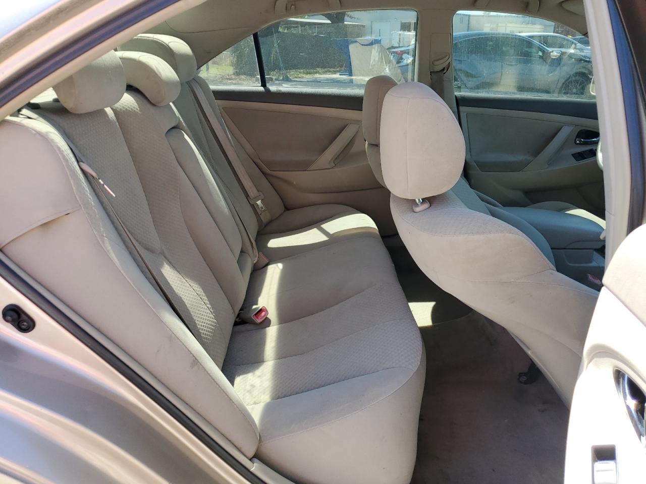 2009 Toyota Camry - Image 10