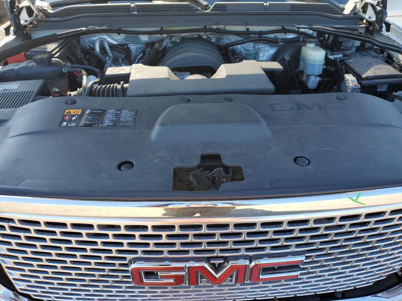 2015 GMC Yukon - Image 12