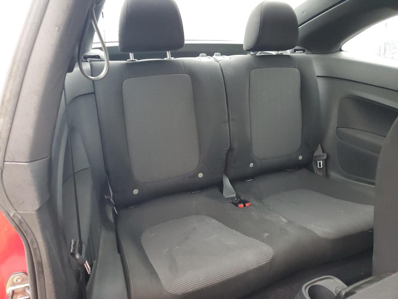 2014 Volkswagen Beetle - Image 10