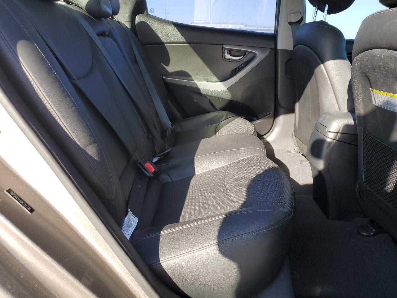 2016 Hyundai Elantra - Image 10