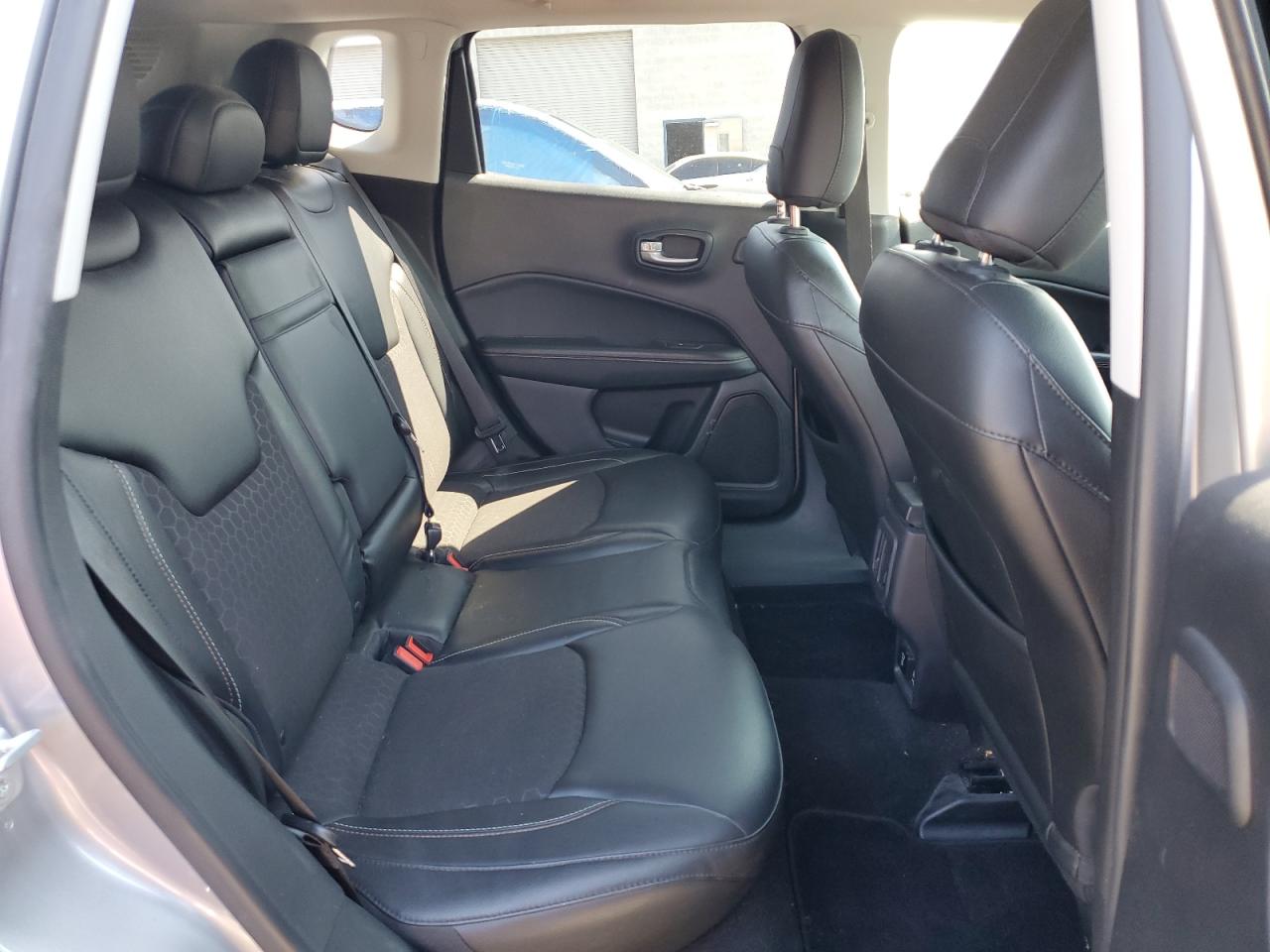2018 Jeep Compass - Image 11