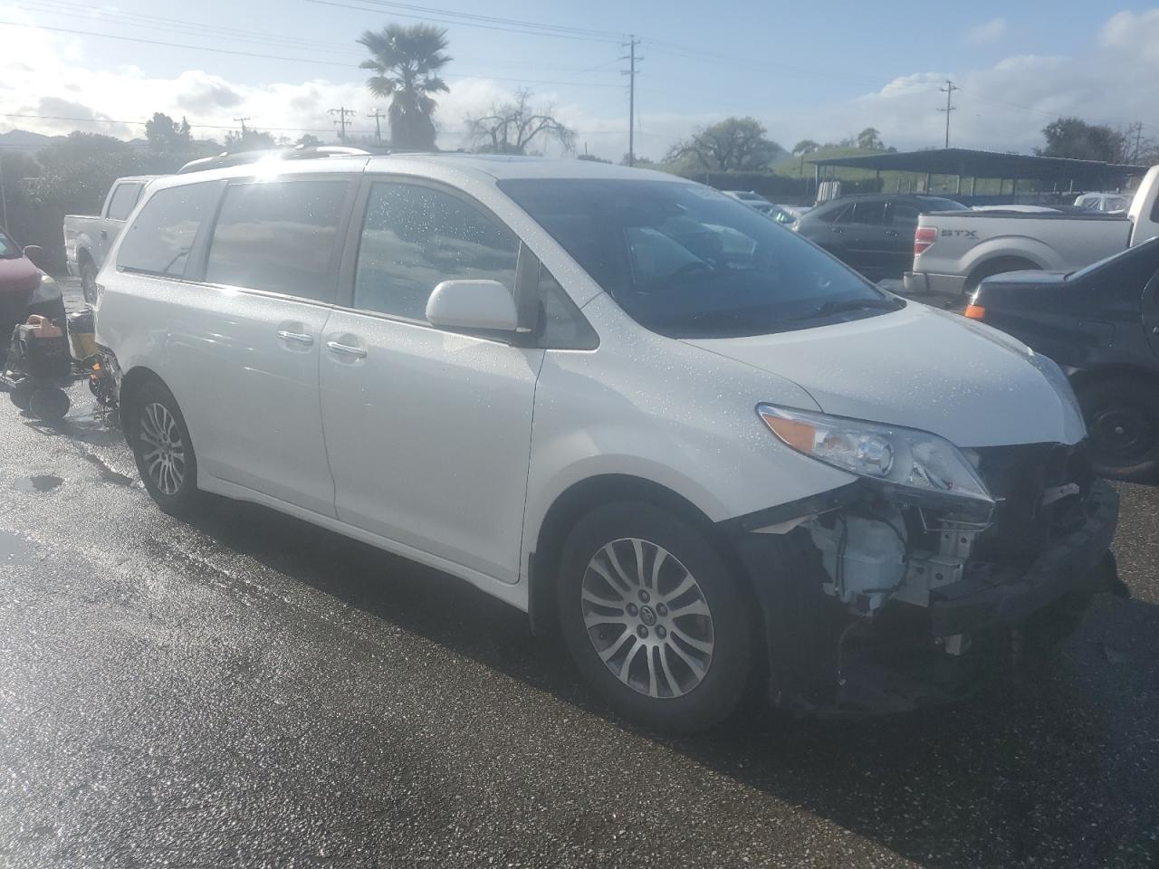 2020 Toyota Sienna - Image 4