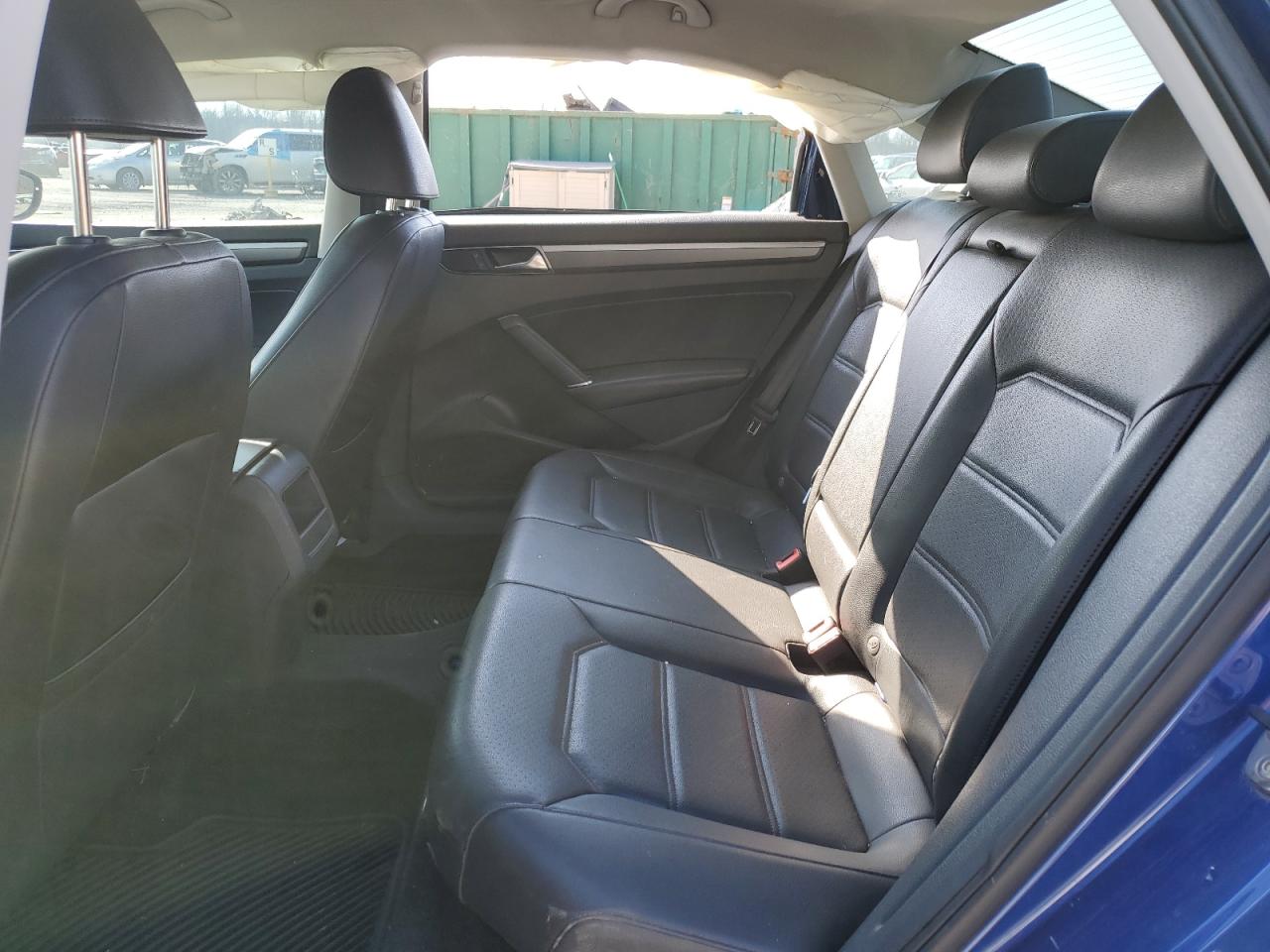 2017 Volkswagen Passat - Image 10