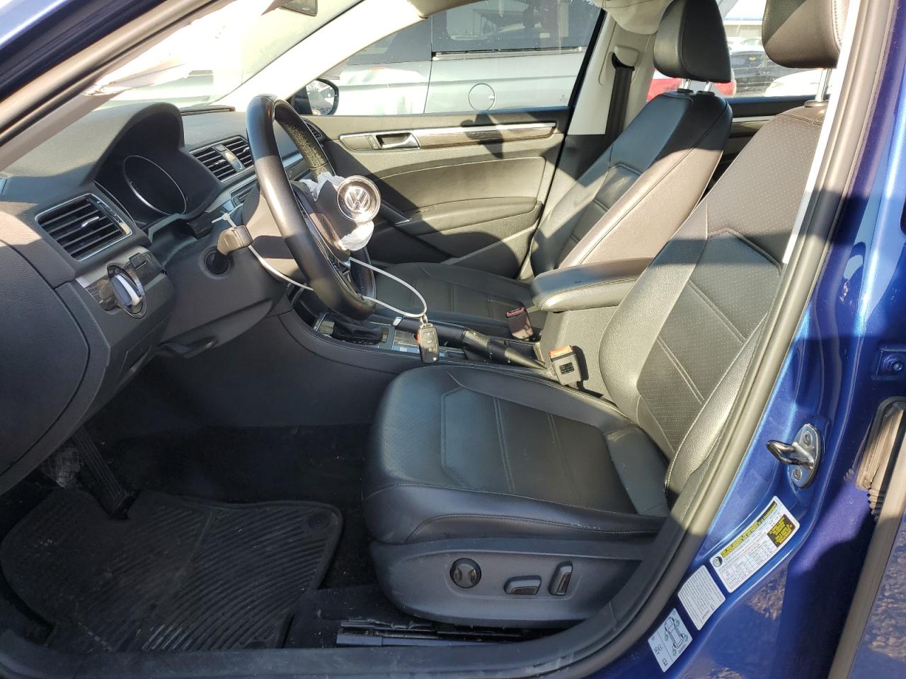 2017 Volkswagen Passat - Image 7